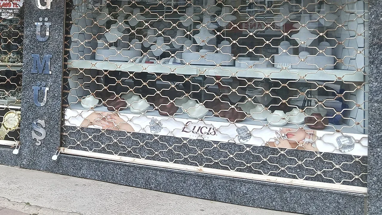 Bir il bu kuyumcuyu arıyor! 100 milyon lira topladı, altınları alıp kaçtı