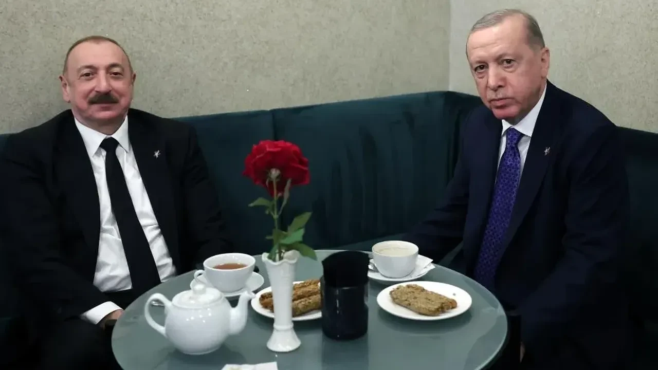 Cumhurbaşkanı Erdoğan ve Aliyev Tiran'da çay içerek sohbet etti