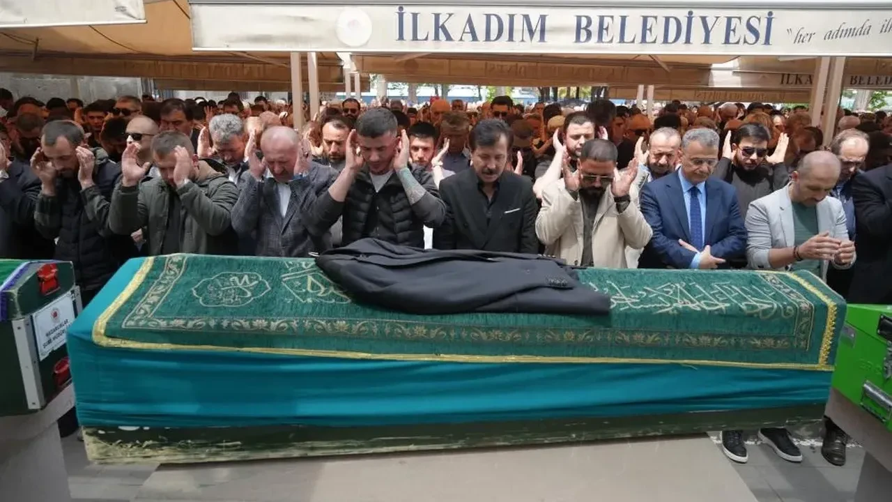 Düğün hayaliyle gittiği yolda canından oldu: Tabutuna damatlığı konuldu
