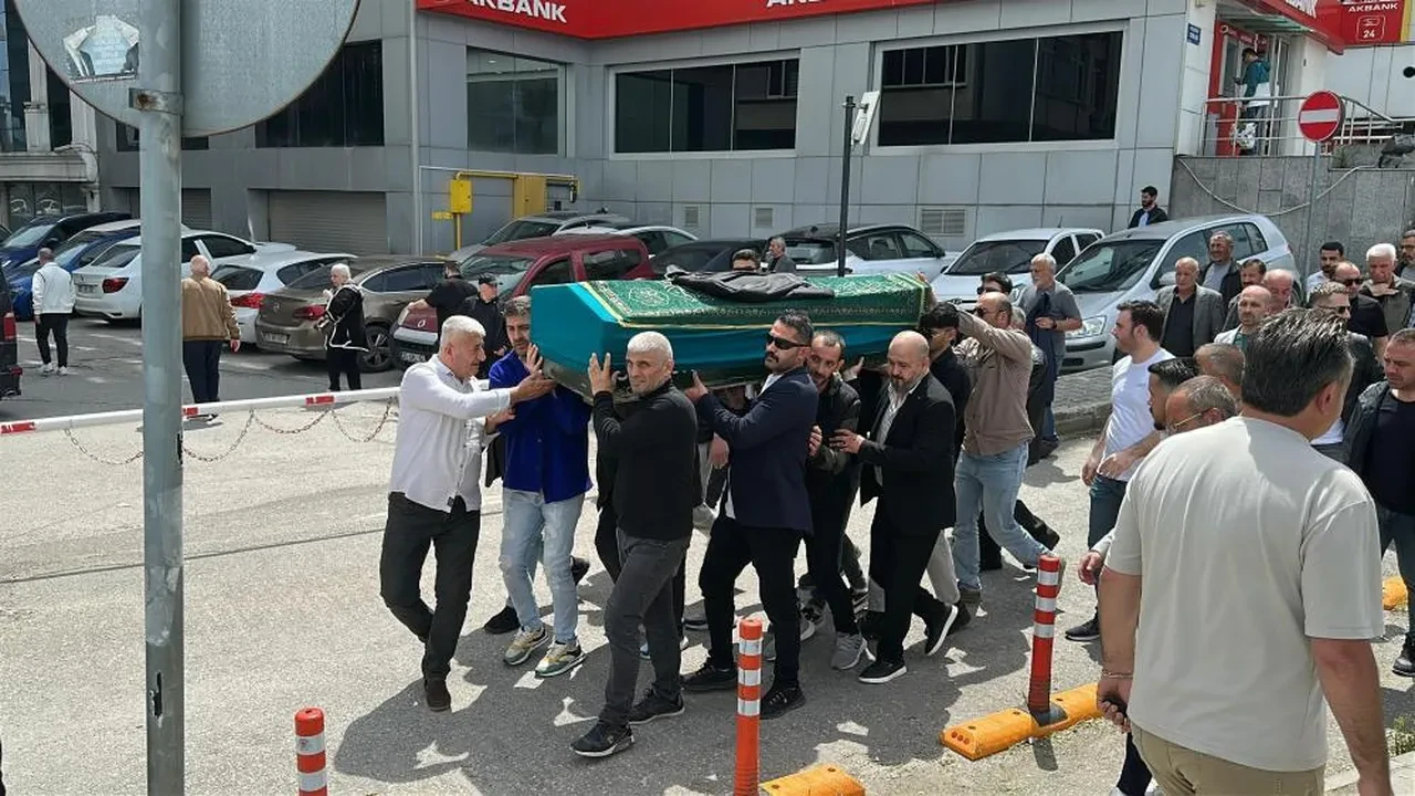 Düğün hayaliyle gittiği yolda canından oldu: Tabutuna damatlığı konuldu