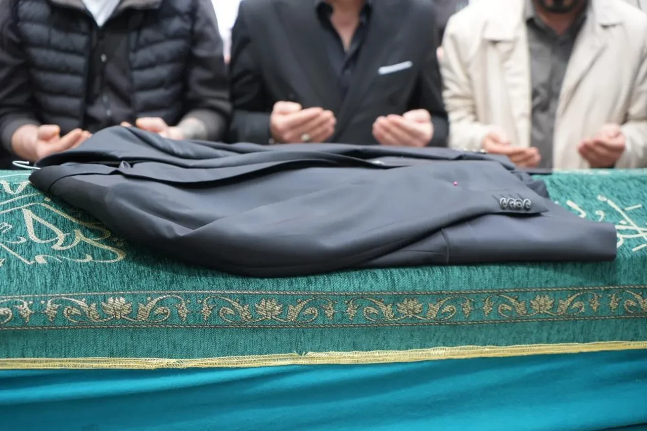 Düğün hayaliyle gittiği yolda canından oldu: Tabutuna damatlığı konuldu