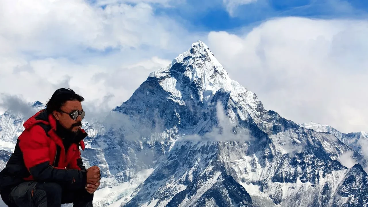 Everest zirvesine az kala yorgunluktan hayatını kaybetti