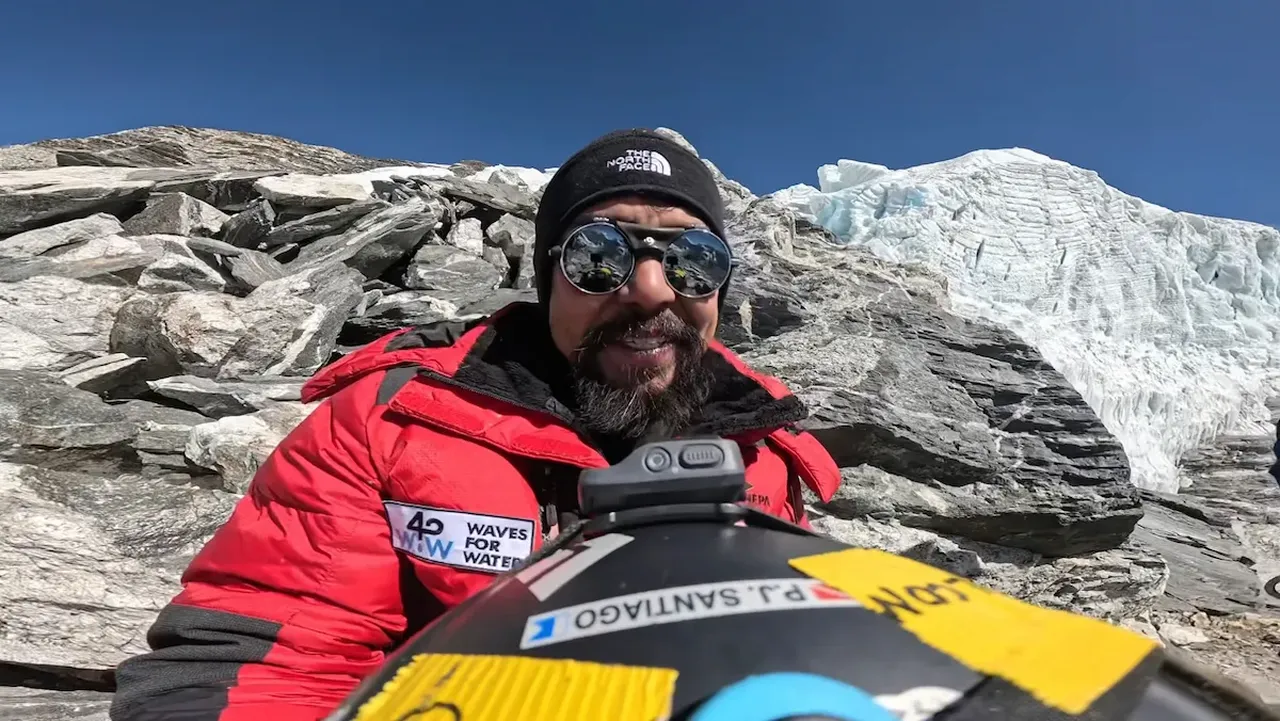 Everest zirvesine az kala yorgunluktan hayatını kaybetti