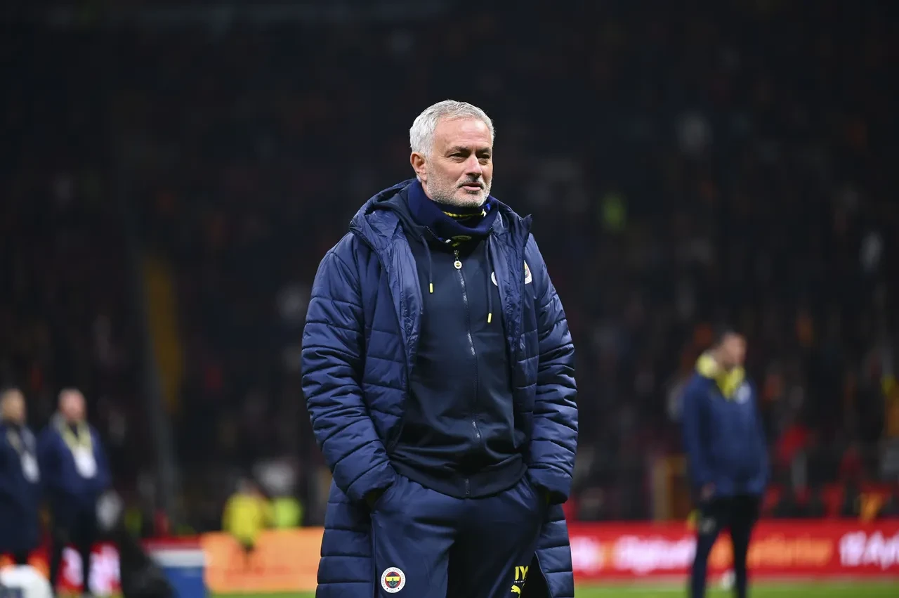 Jose Mourinho defteri kapanıyor! Fenerbahçe dünyaca ünlü isme gözünü dikti