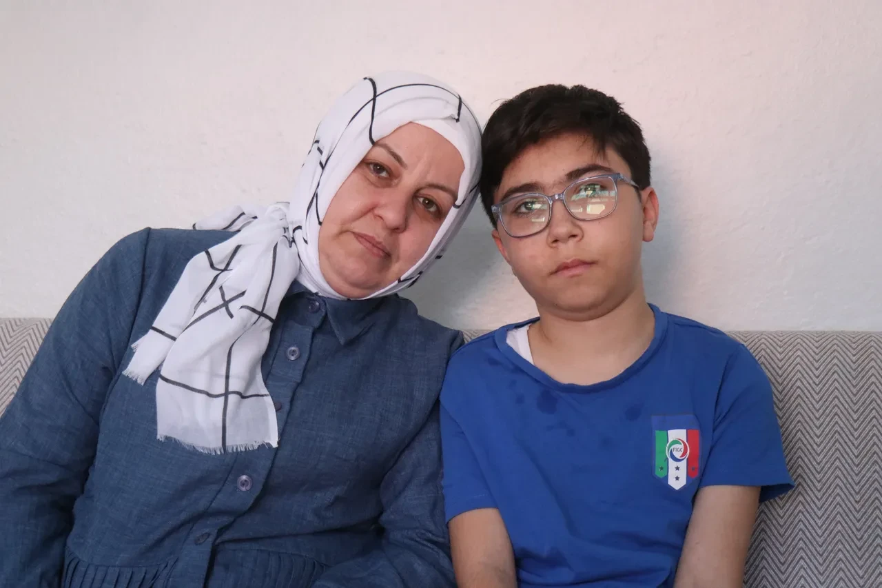 Kafasına kale direği düştü! 13 yaşındaki çocuğun hayatı kabusa döndü!