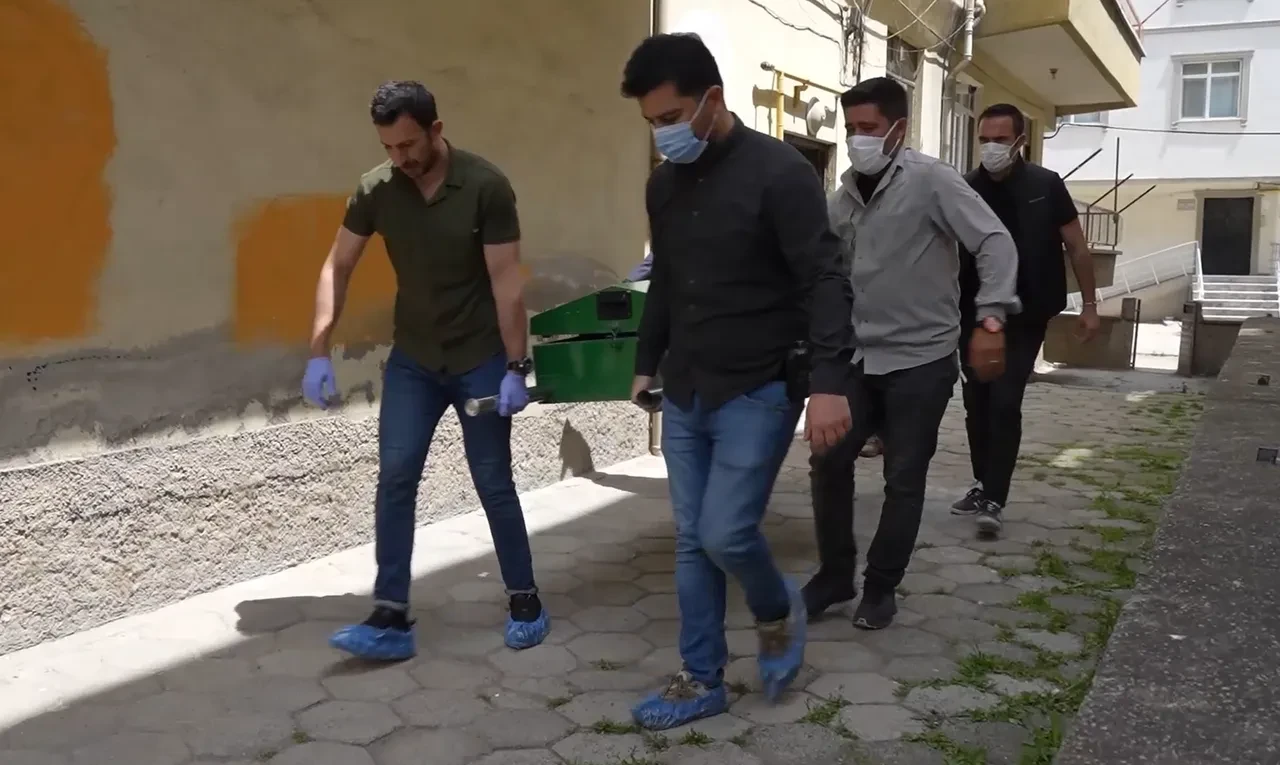 Kırıkkale'de tüyler ürperten olay! Derin dondurucudaki poşetlerden erkek cesedi çıktı!