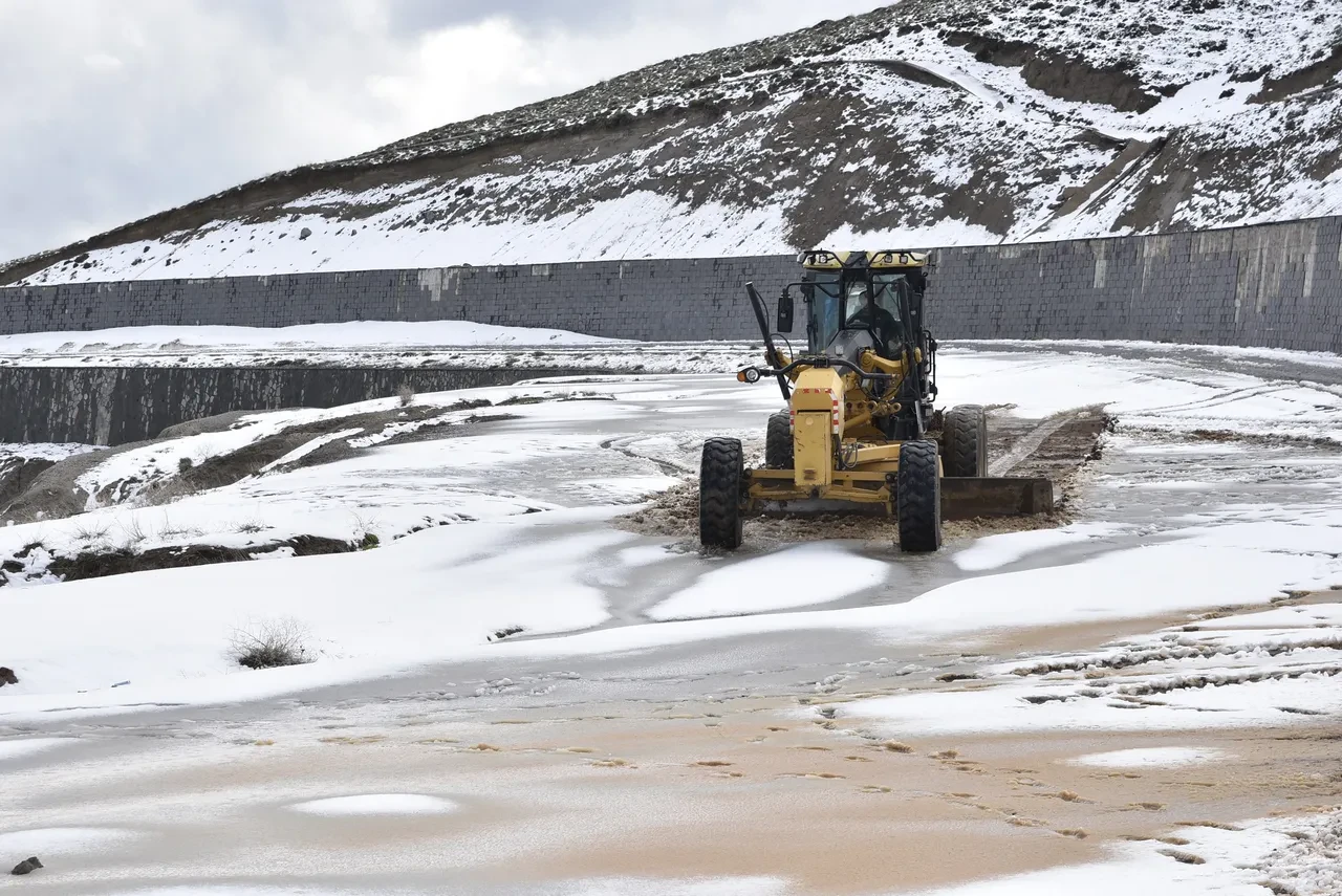Mayısın ortasında lapa lapa kar yağdı! Sürücüler zor anlar yaşadı