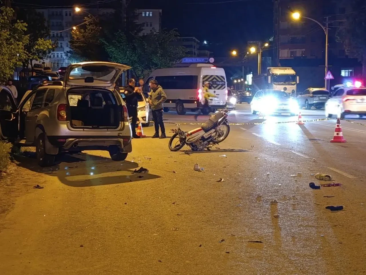 Otomobille motosiklet kafa kafaya çarpıştı! Genç sürücü feci şekilde can verdi