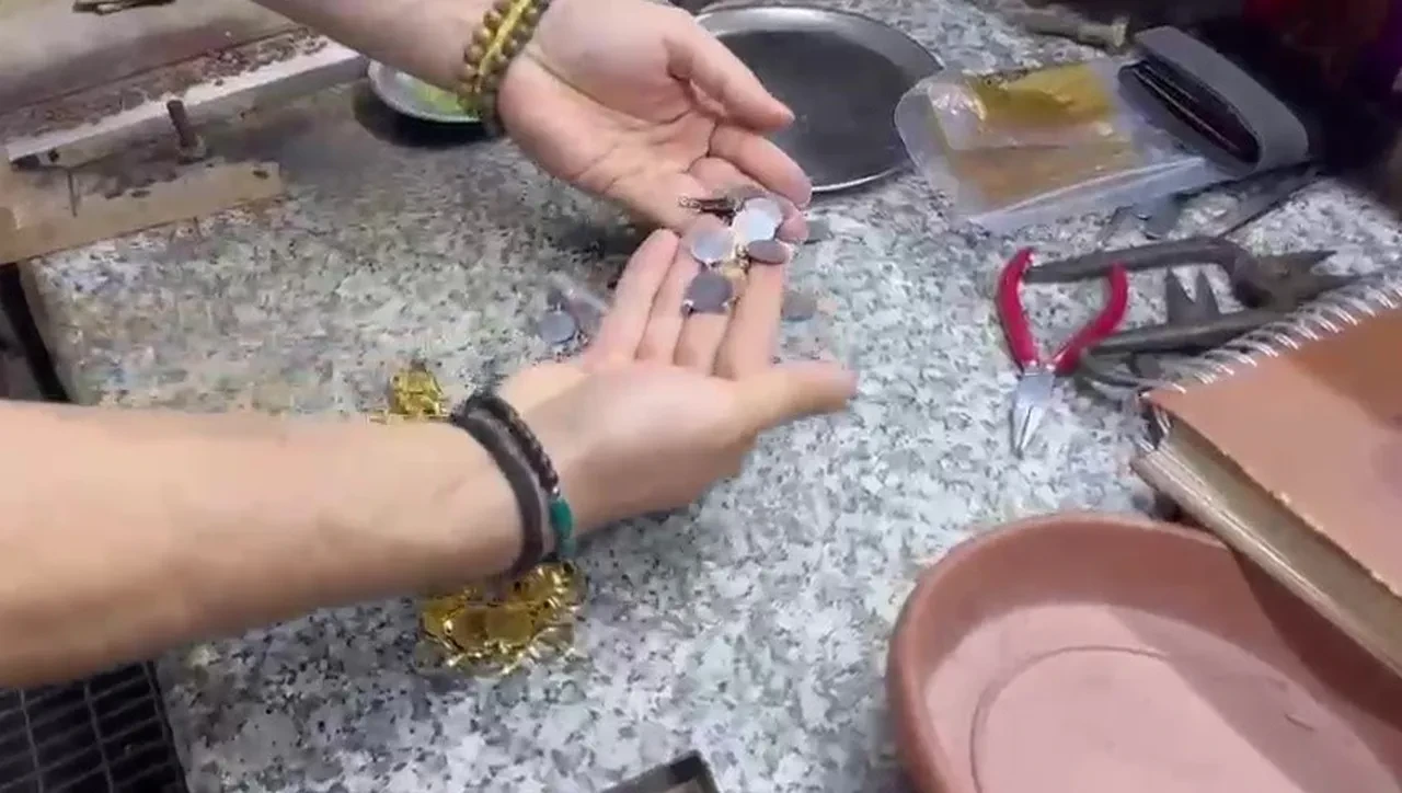 Piyasaya sahte altın sürüyorlardı! 12 milyon değerinde çeyrek, yarım ve tam altın ele geçirildi