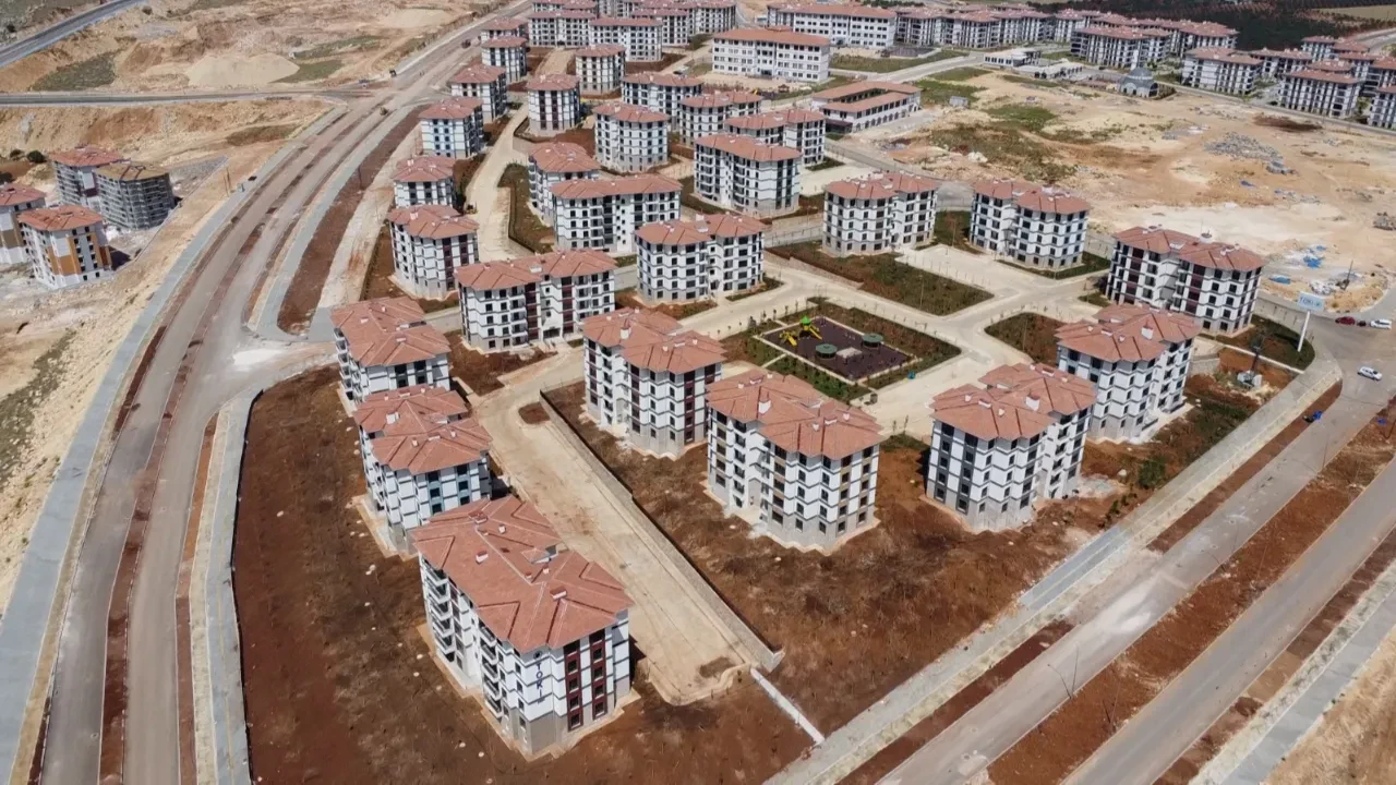 TOKİ sosyal konut teslimatı başladı! 714 konut hak sahiplerine verilecek