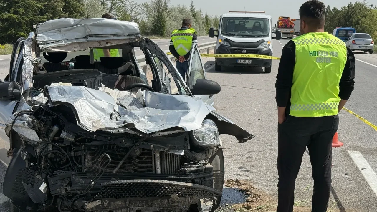 Afyonkarahisar'da facia gibi kaza! Ölü ve yaralılar var