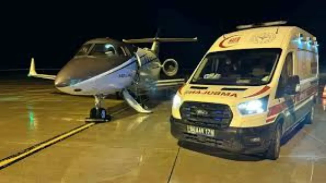 Ağrı’da iki genç hasta ambulans uçakla İstanbul'da tedaviye ulaştırıldı