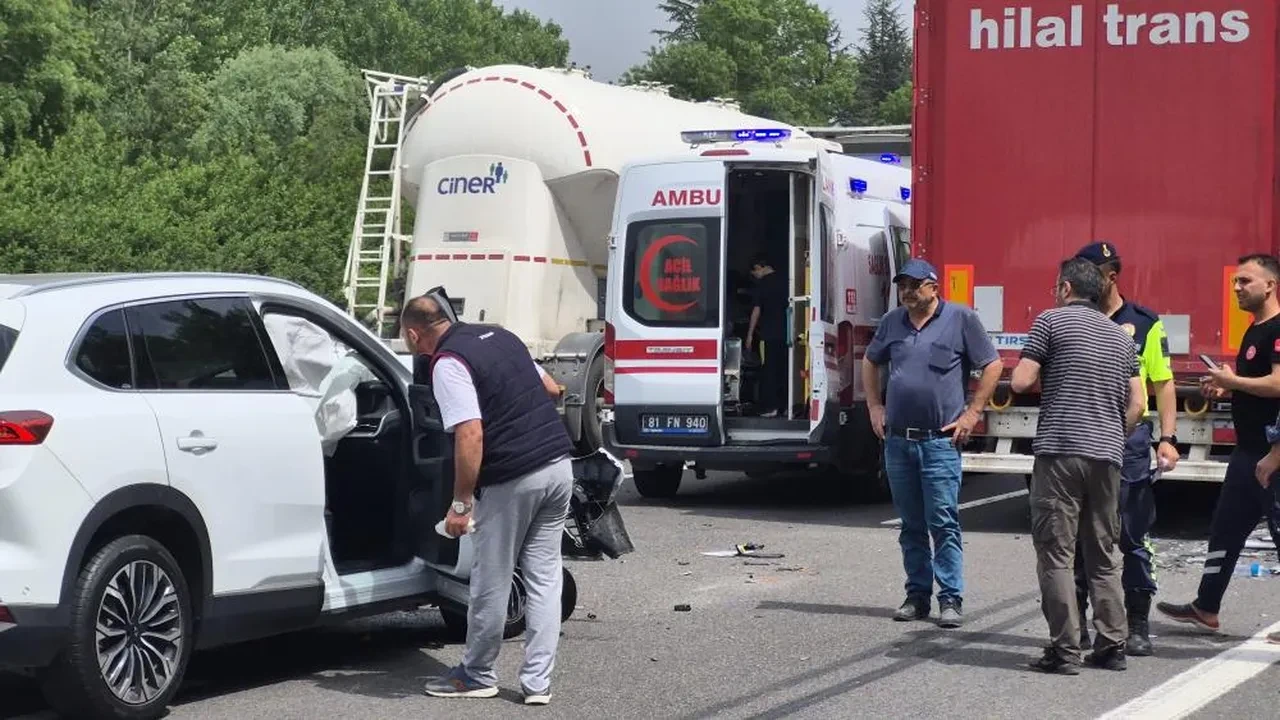 Anadolu Otoyolu'nda zincirleme trafik kazası: Yaralılar var