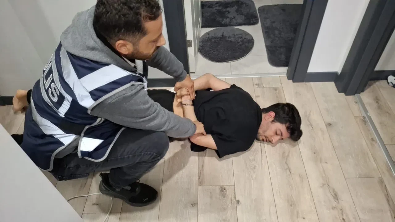 Bursa'da şafak vakti nefes kesen operasyon! Bir mesajla tuzağa düşürüp dolandırdılar