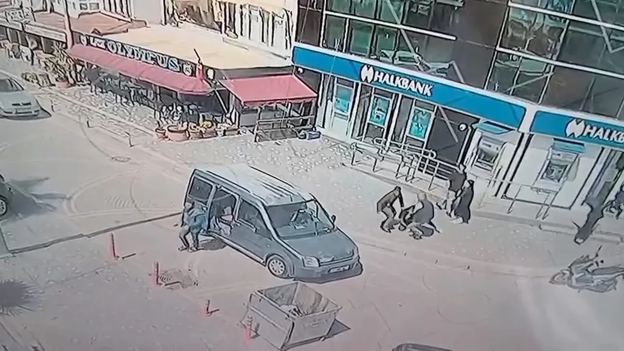 Genç kadın dehşeti yaşadı! Yerlerde sürükleyip güpegündüz kaçırmaya çalıştılar