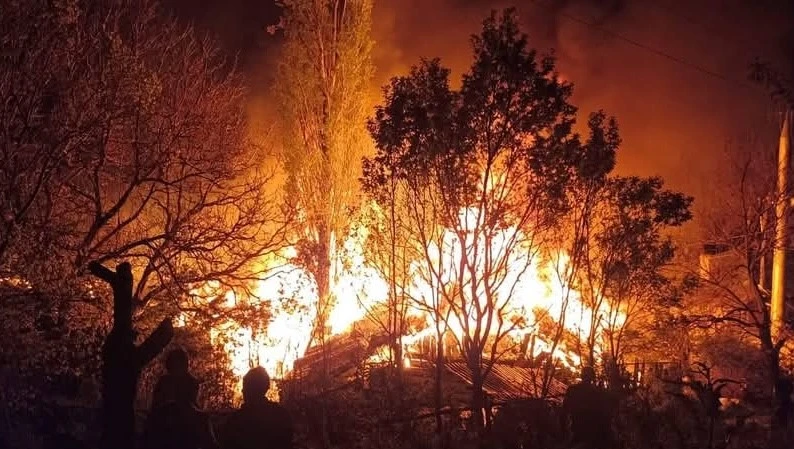 İskilip’te alevler üç evi yuttu!