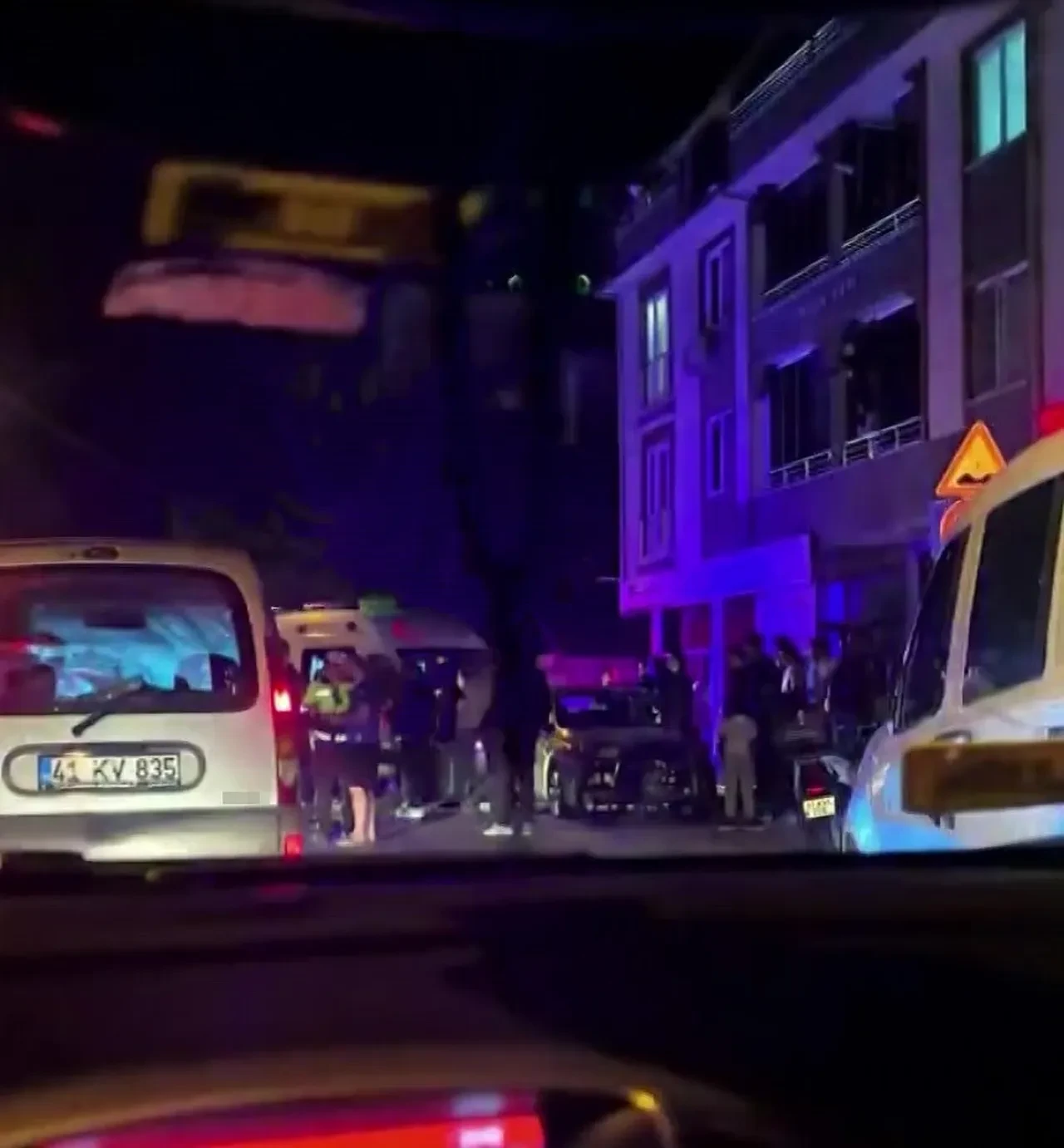 İzmit’te feci kaza: Motosiklet sürücüsü hayatını kaybetti, 1 kişi ağır yaralı