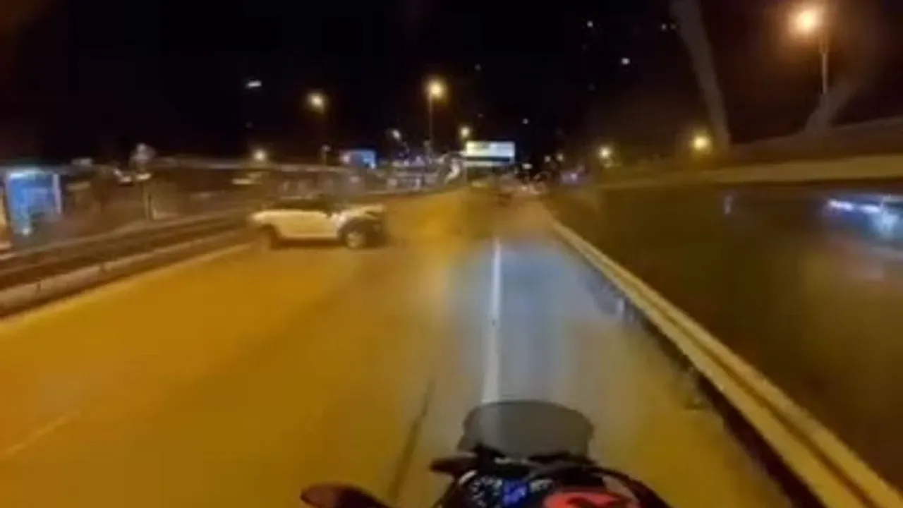 Kadıköy’de zincirleme kaza motosikletlinin kask kamerasında