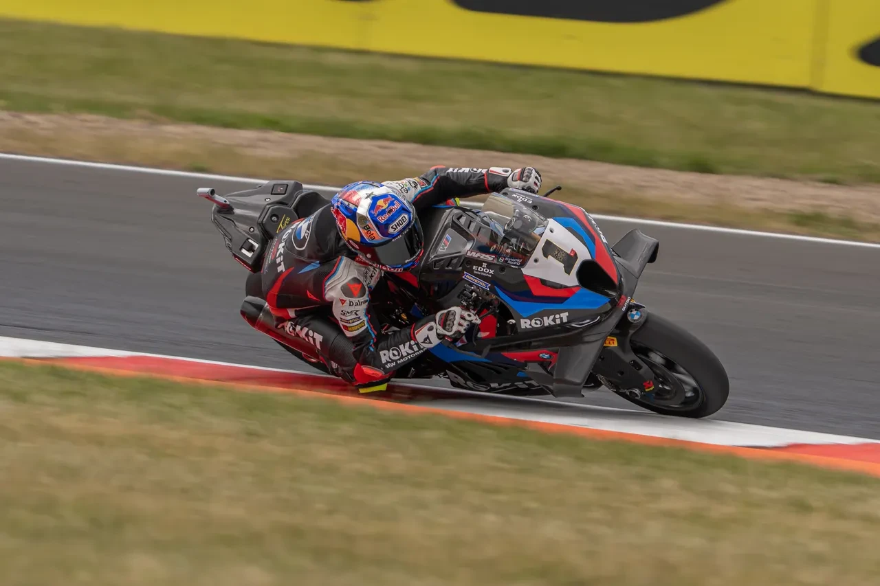 Milli motosikletçi Toprak Razgatlıoğlu Çekya'da podyumun zirvesine çıktı