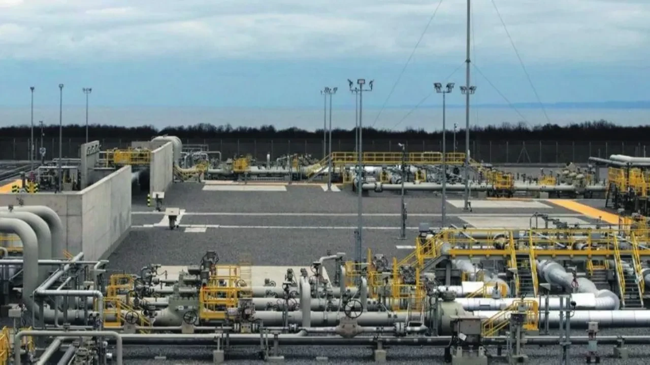Rusya'dan bir ilk: Yeraltı petrol deposu devrede