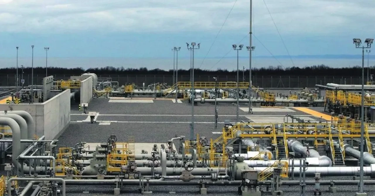 Rusya'dan bir ilk: Yeraltı petrol deposu devrede