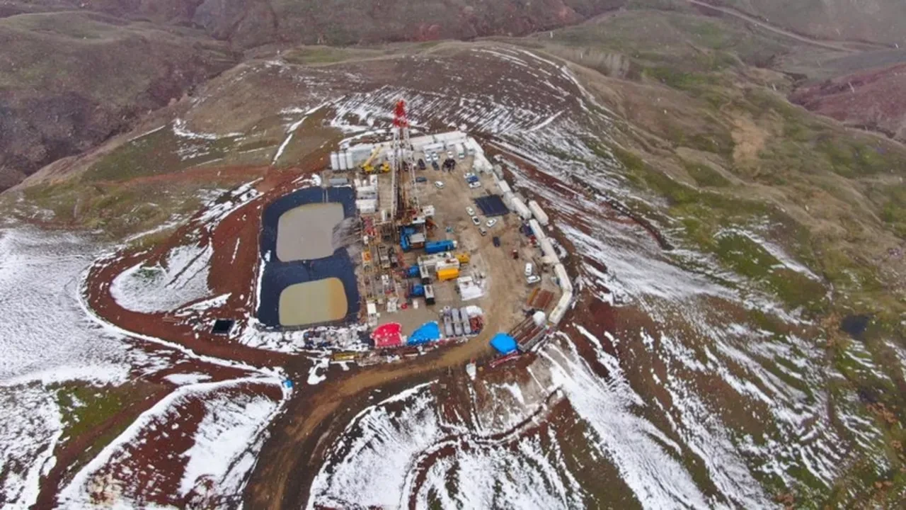 Rusya'dan bir ilk: Yeraltı petrol deposu devrede