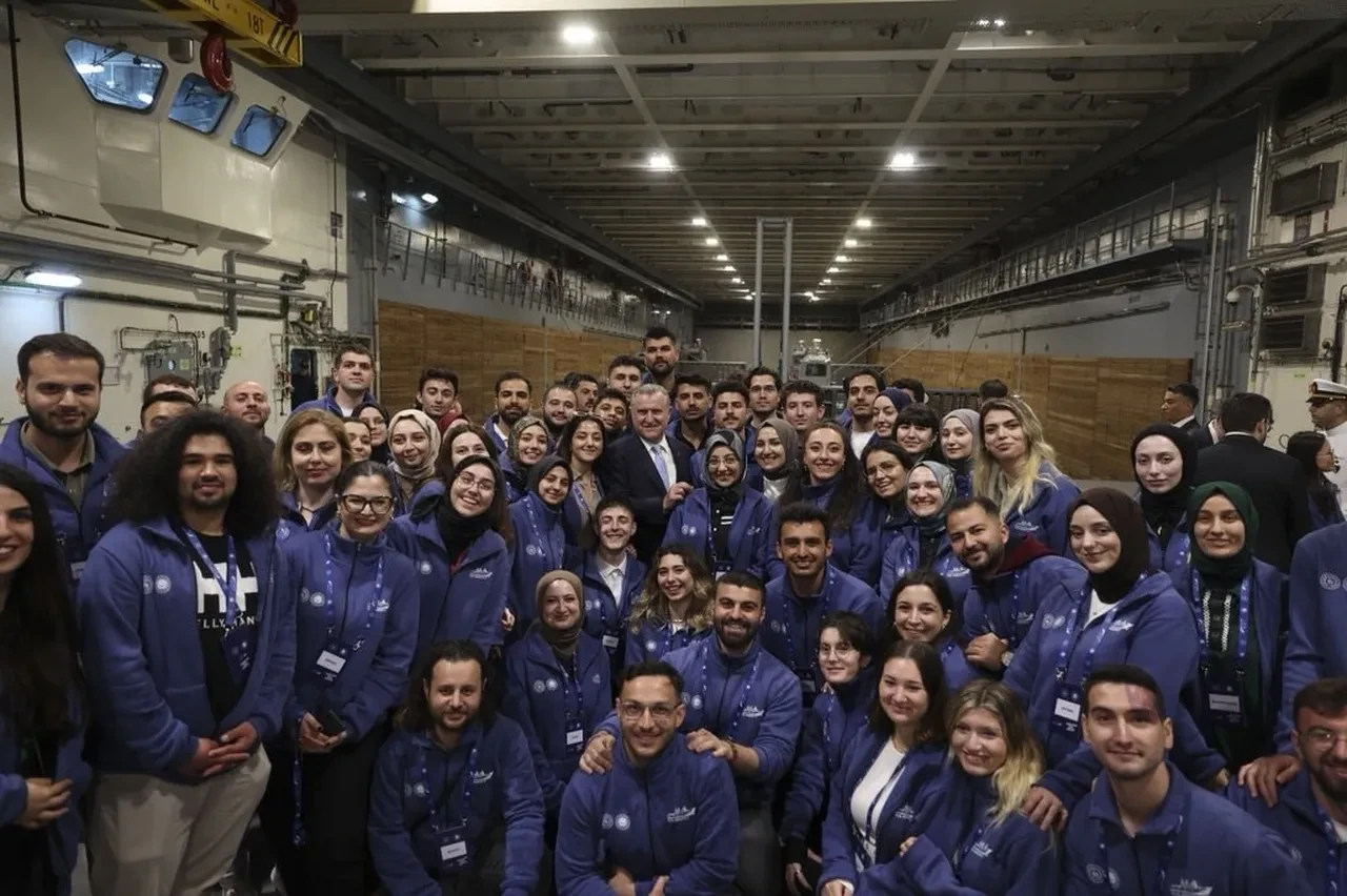 TCG Anadolu ile Millî Mücadele yolculuğu başladı! Gençler Samsun’a uğurlandı