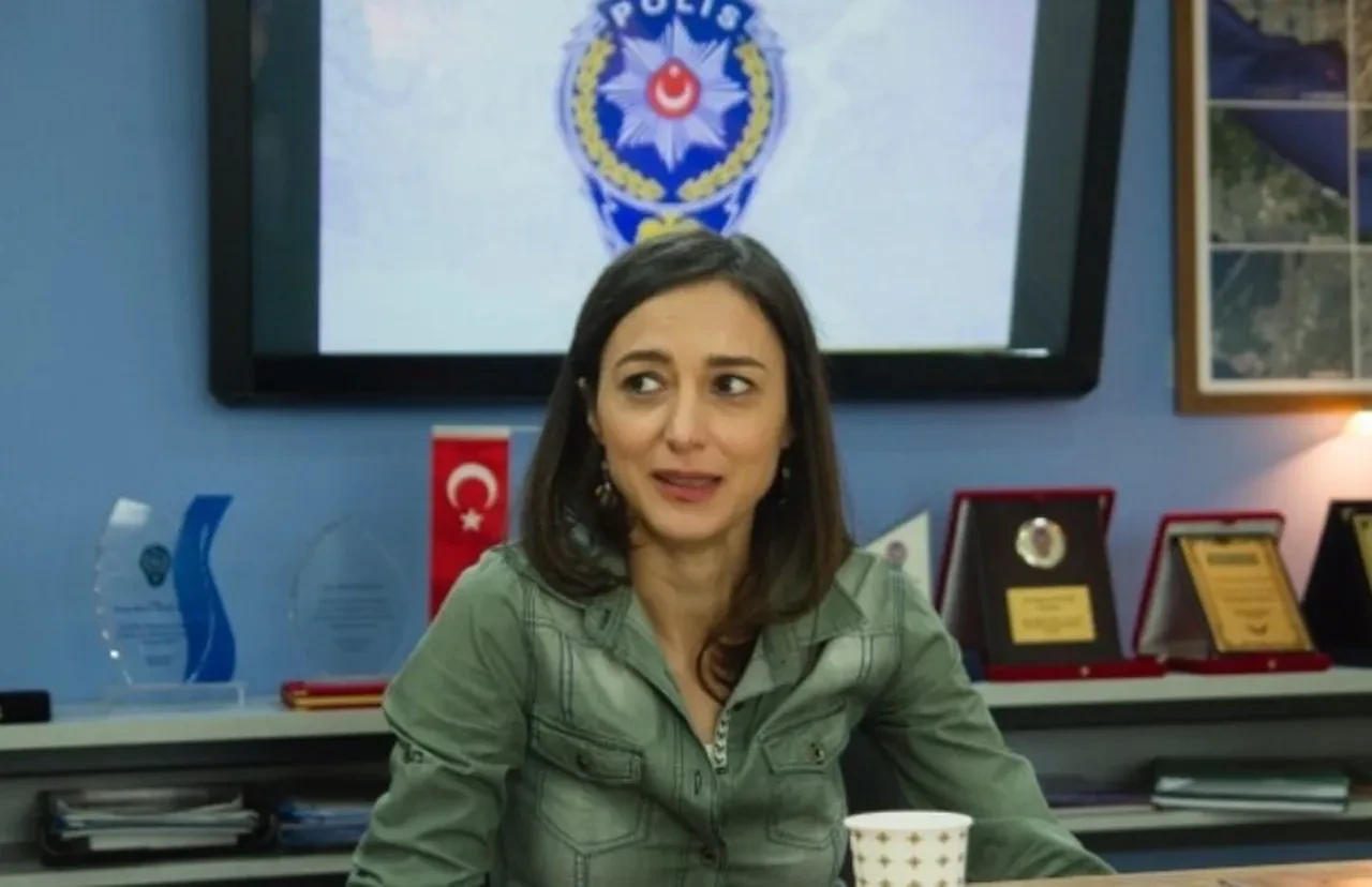 Ünlü oyuncu Arka Sokaklar dizisine yıllar sonra geri dönüyor 