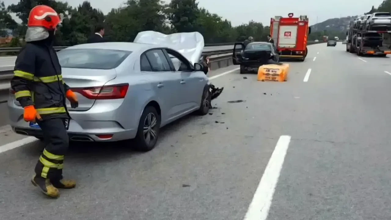 Yola düşen köpük maddesi zincirleme kazaya yol açtı