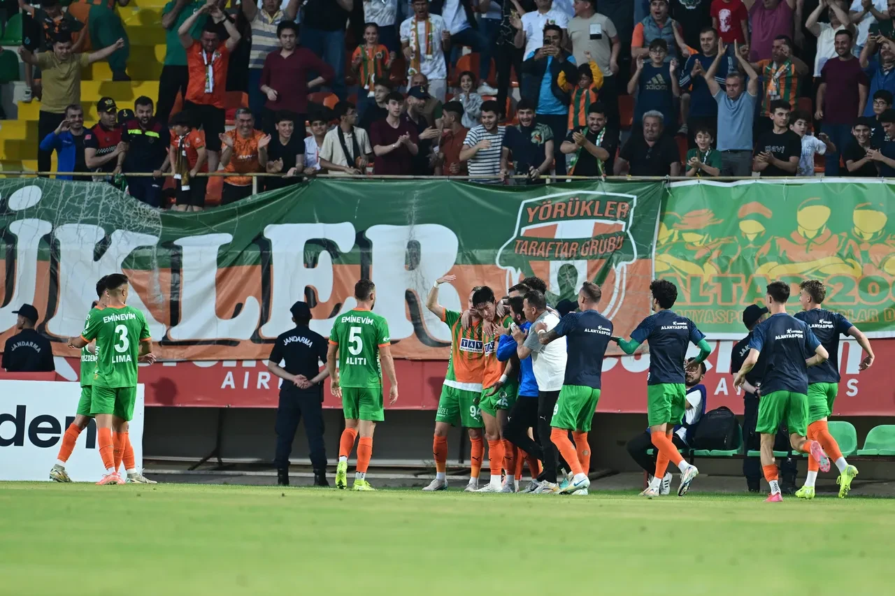 Alanyaspor kümede kalma yolunda Beşiktaş'tan altın değerinde 1 puan aldı!