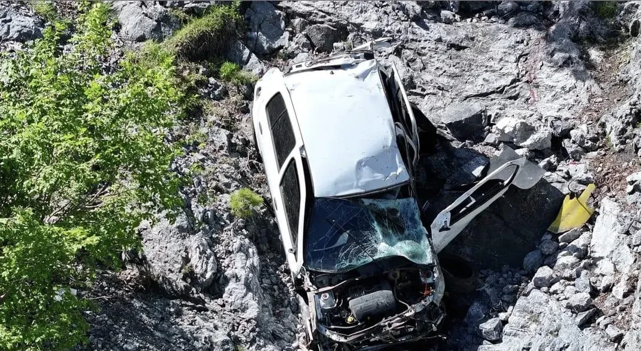 Antalya'da feci kaza! Otomobil uçuruma devrildi: 1 ölü, 1 yaralı