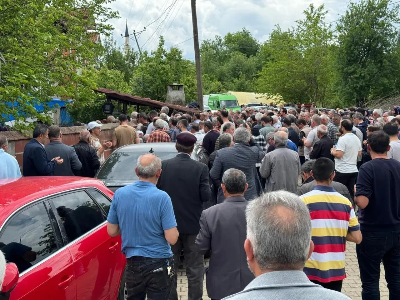 Bir aile yok oldu: Arazi cinayeti zanlıları toprağa verildi!