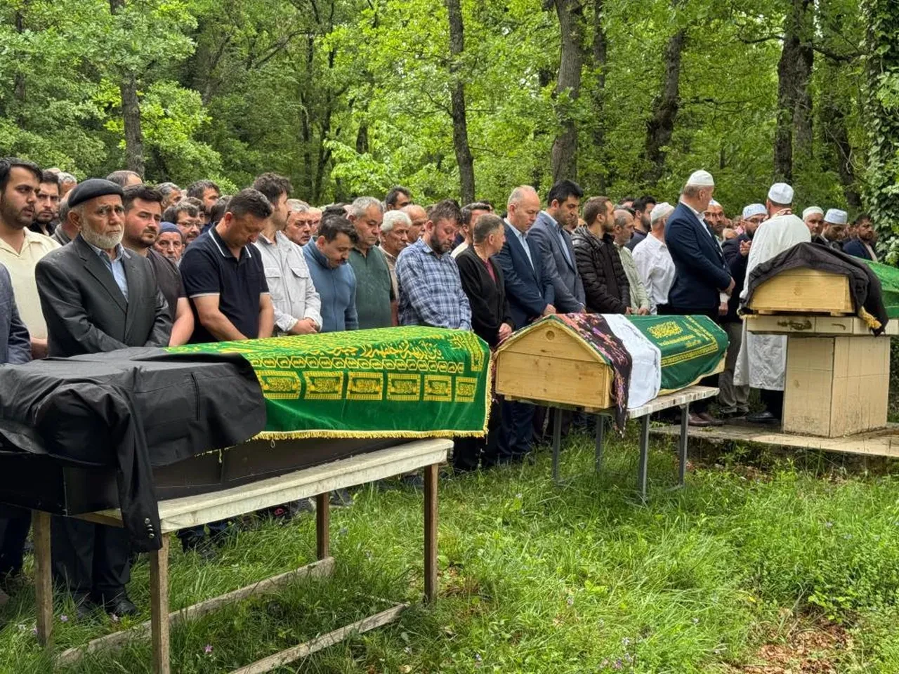 Bir aile yok oldu: Arazi cinayeti zanlıları toprağa verildi!