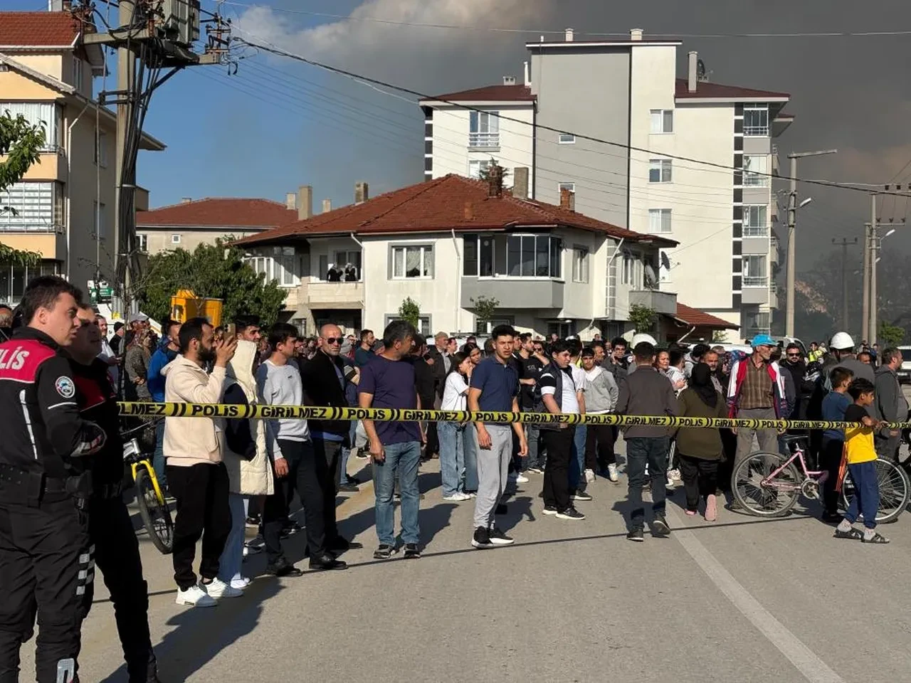Bolu'da korkunç yangın: Depo ve iki ev kül oldu!
