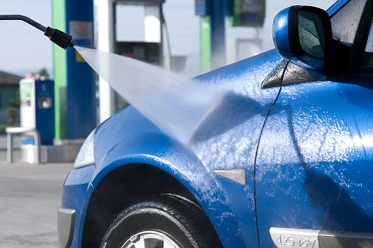 Bu saatlerde arabanızı kesinlikle yıkamayın! Binlerce liralık zarar veriyor