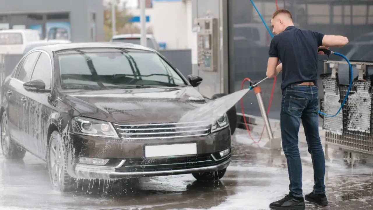 Bu saatlerde arabanızı kesinlikle yıkamayın! Binlerce liralık zarar veriyor