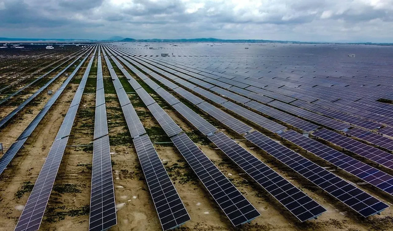 Çin tek tuşla dünyayı karanlığa gömebilir: Güneş panellerinde 'kapatma anahtarı' bulundu