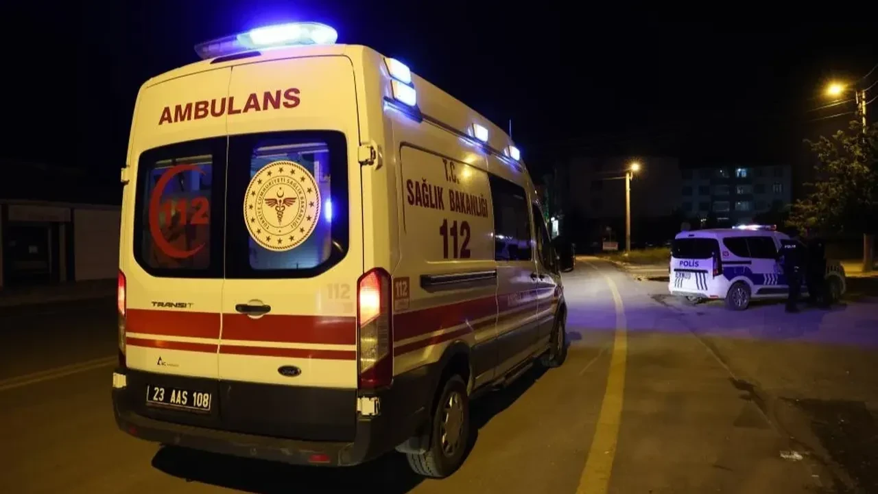 Elazığ’da gece yarısı dehşet: Muhtarın aracı kurşunlandı, silahlı kavgada 2 yaralı