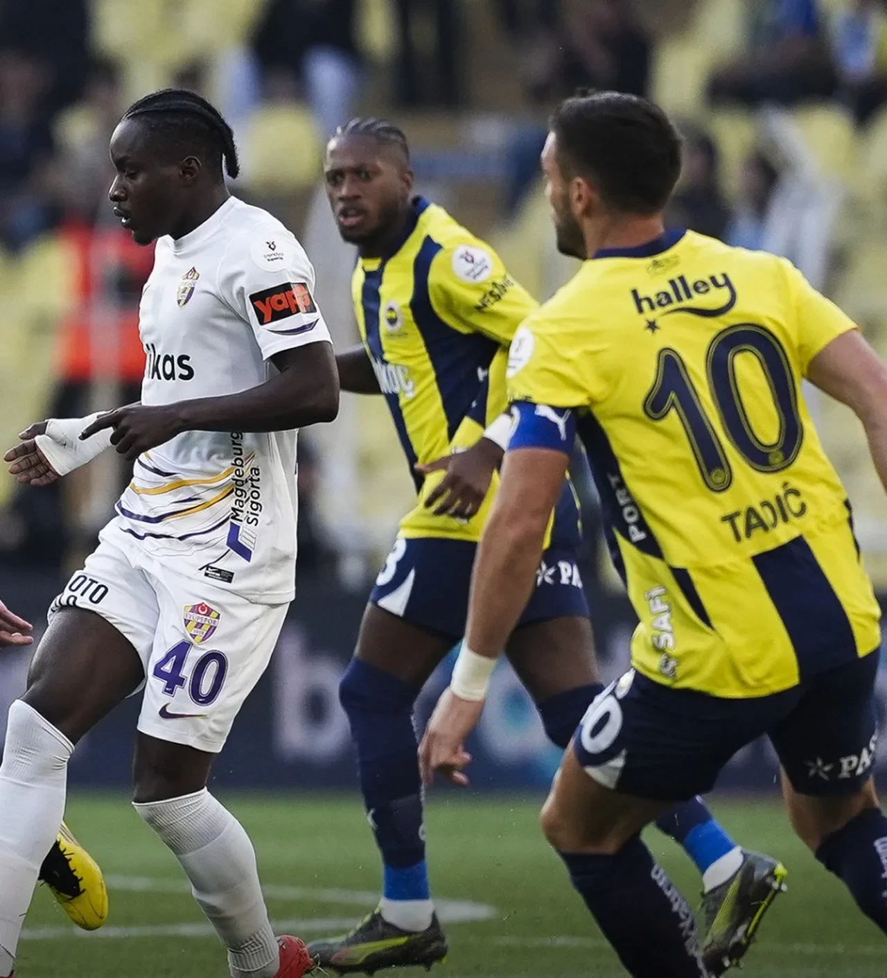 Fenerbahçe kazandı ama yetmedi: Kadıköy'de soğuk rüzgârlar!