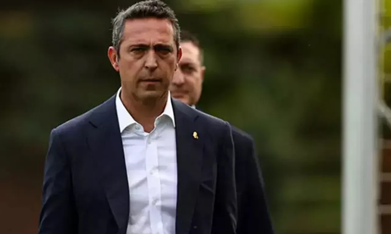 Fenerbahçe'de imza kavgası büyüyor! Ali Koç mekan bastı iddiası! Kulüpten jet cevap
