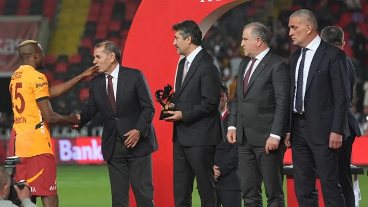 Galatasaray Başkanı Dursun Özbek'ten 'yalanlara rağmen' açıklaması! 