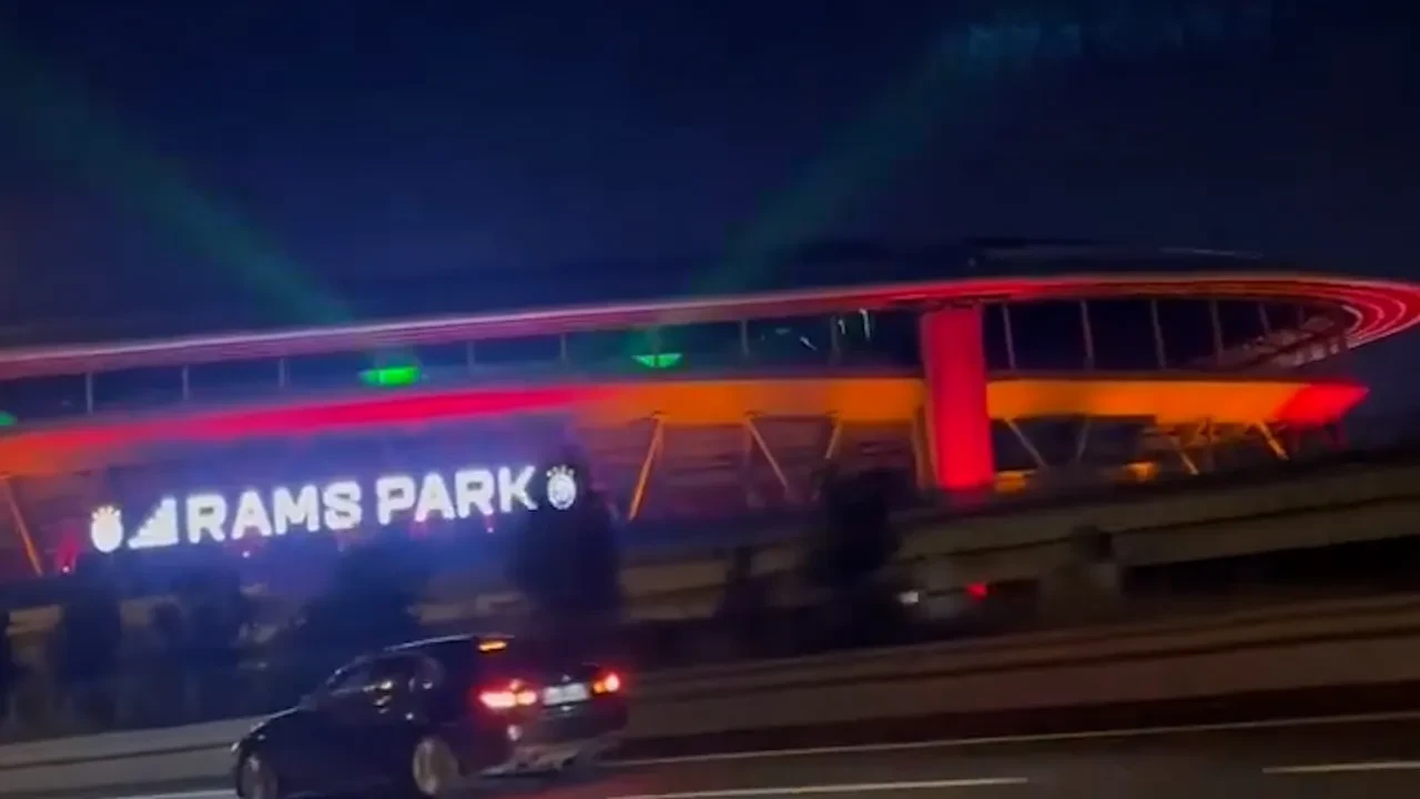 Galatasaray stadında ilginç görüntüler! Gece yarısı başladı: Gören telefonuna sarıldı