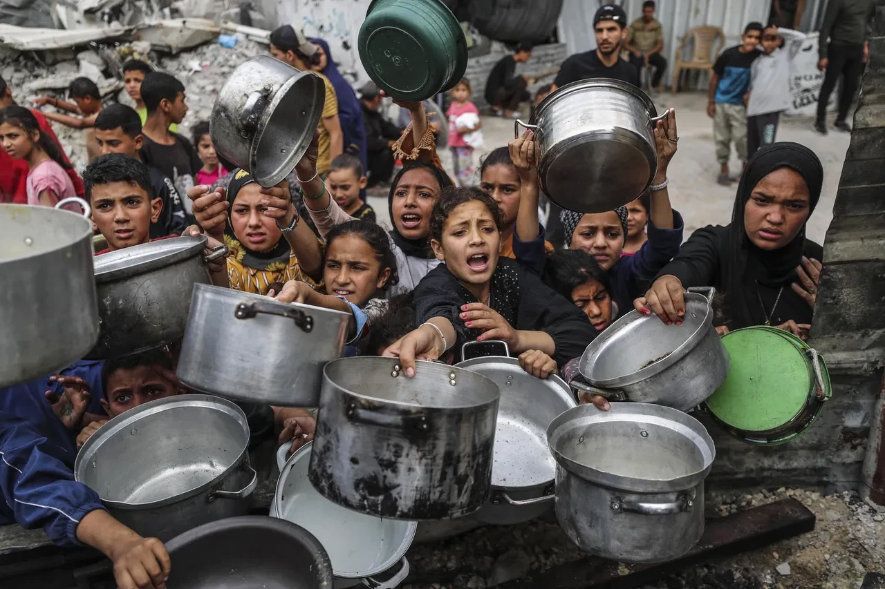 Gazze'de yürek yakan görüntüler: Enkazlar arasında açlık savaşı!
