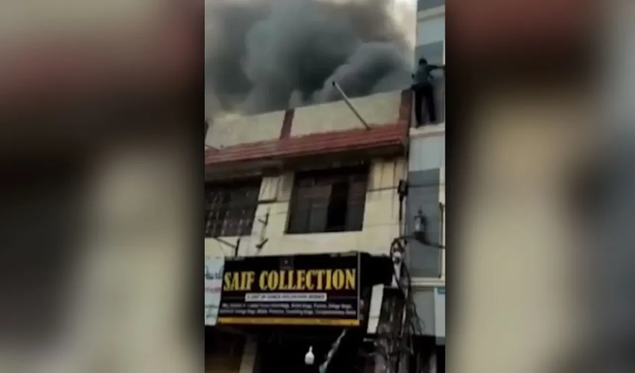 Hindistan'da bir binada yangın felaketi: Çok sayıda kişi hayatını kaybetti