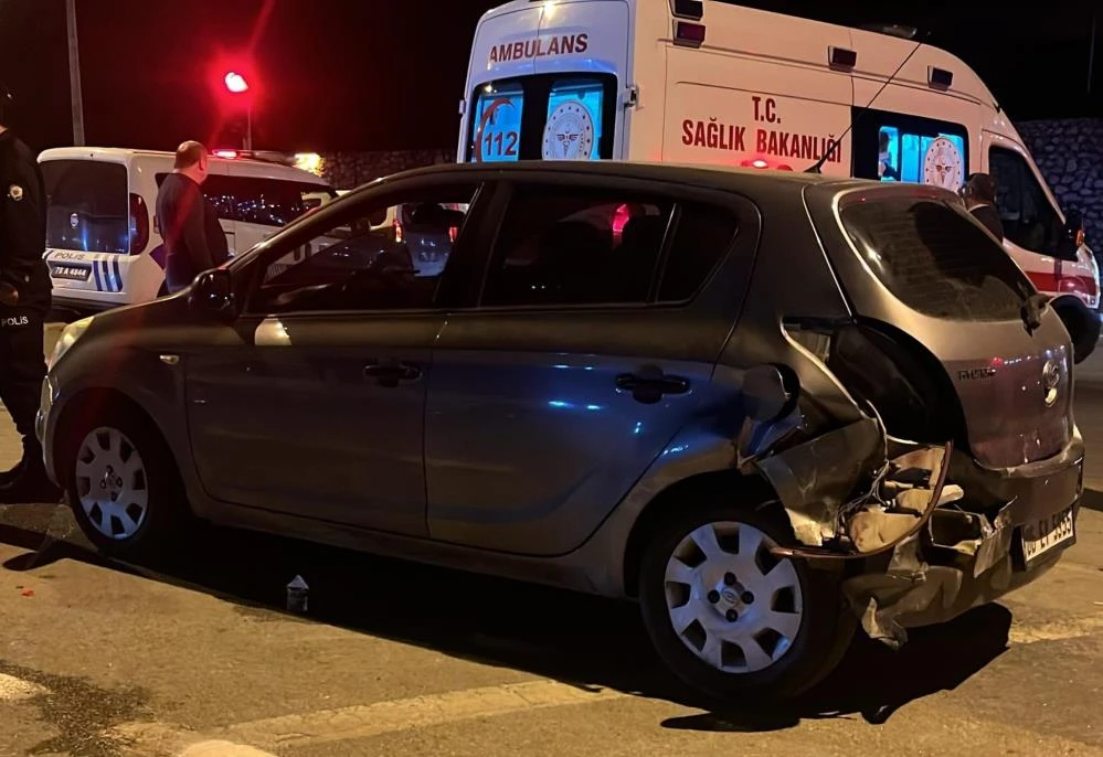 Karabük’te İki otomobil çarpıştı, 4 kişi yaralandı