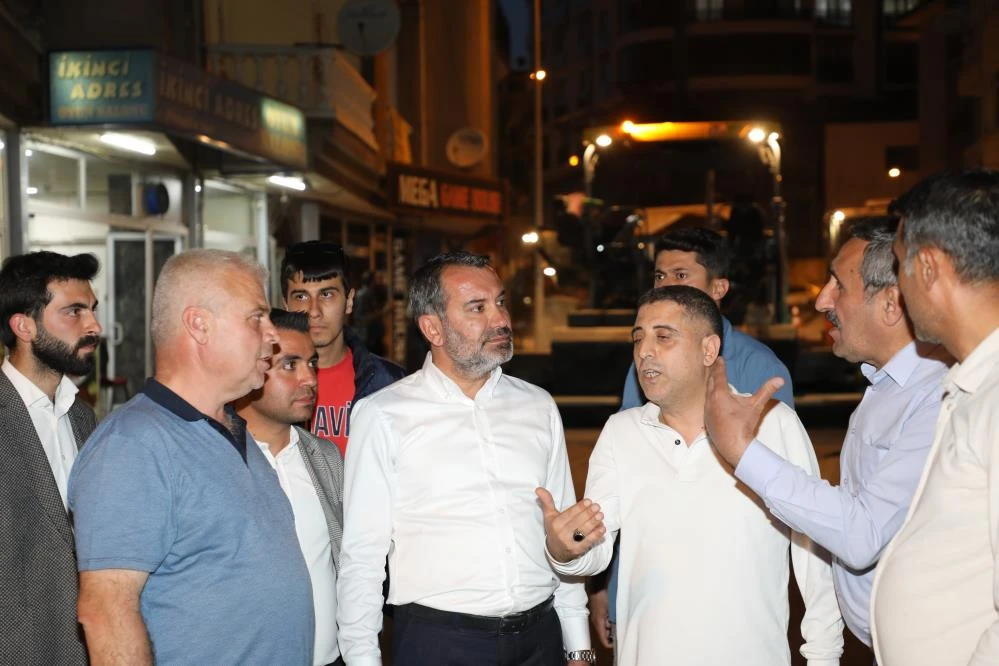 Elazığ’da yollar yenileniyor! 7/24 asfalt mesaisi