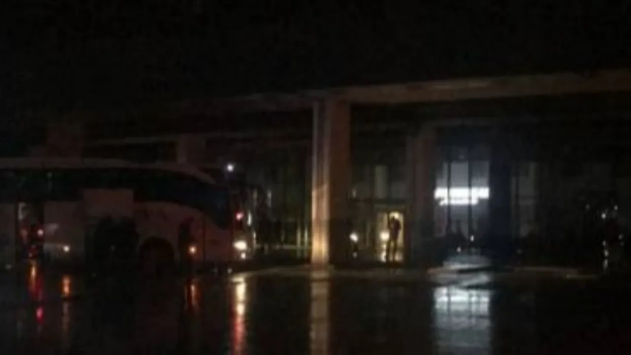 İzmir Otogarında evsiz adam bankta ölü bulundu