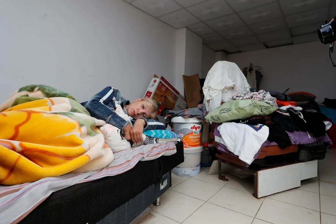 Kiracı evden çıkmadı, ev sahibi depoda yaşamaya başladı! 4 yıldır duş bile alamıyor 