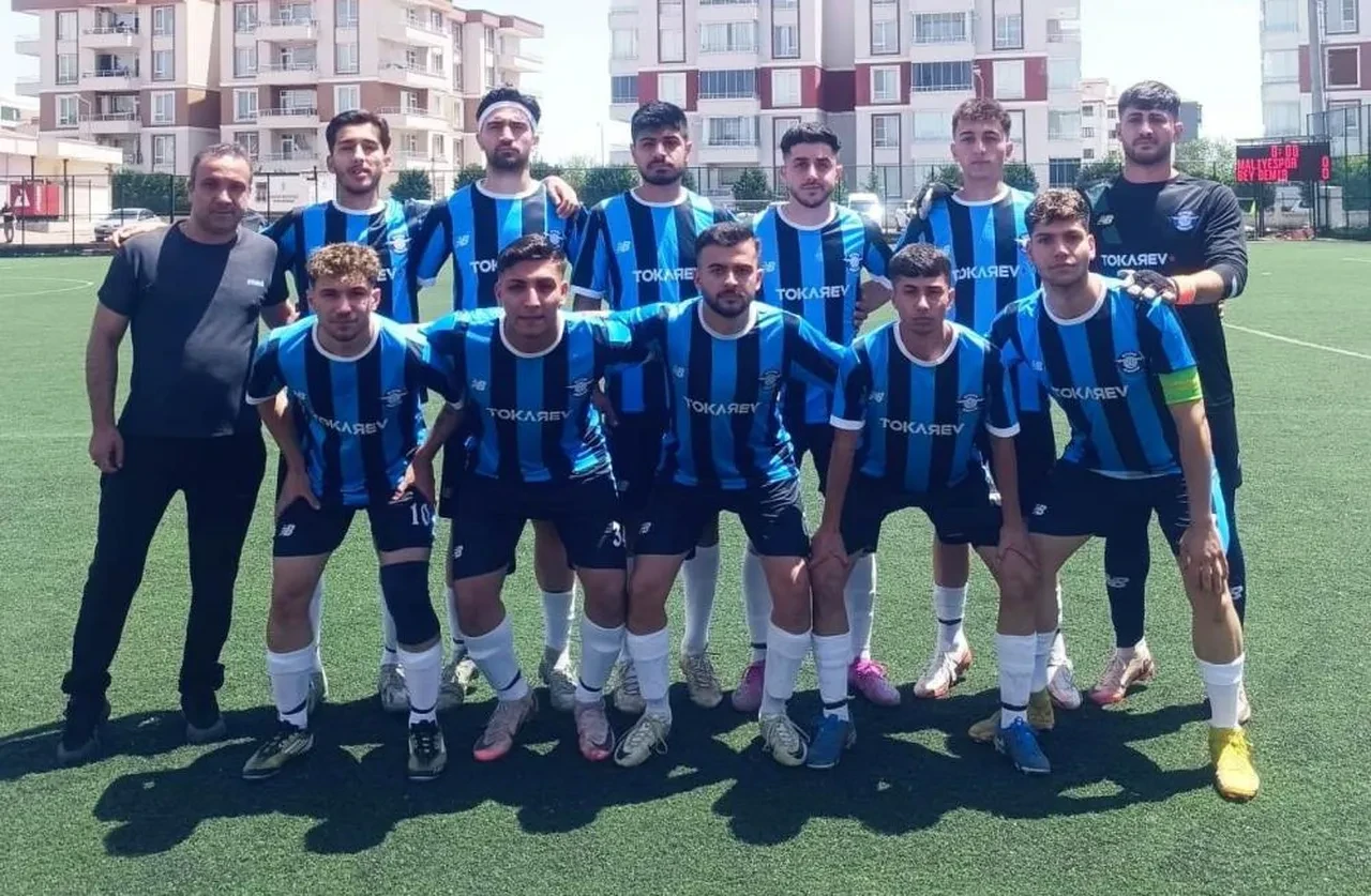 Lastik patladı futbolcular taksiyle maça yetişti!