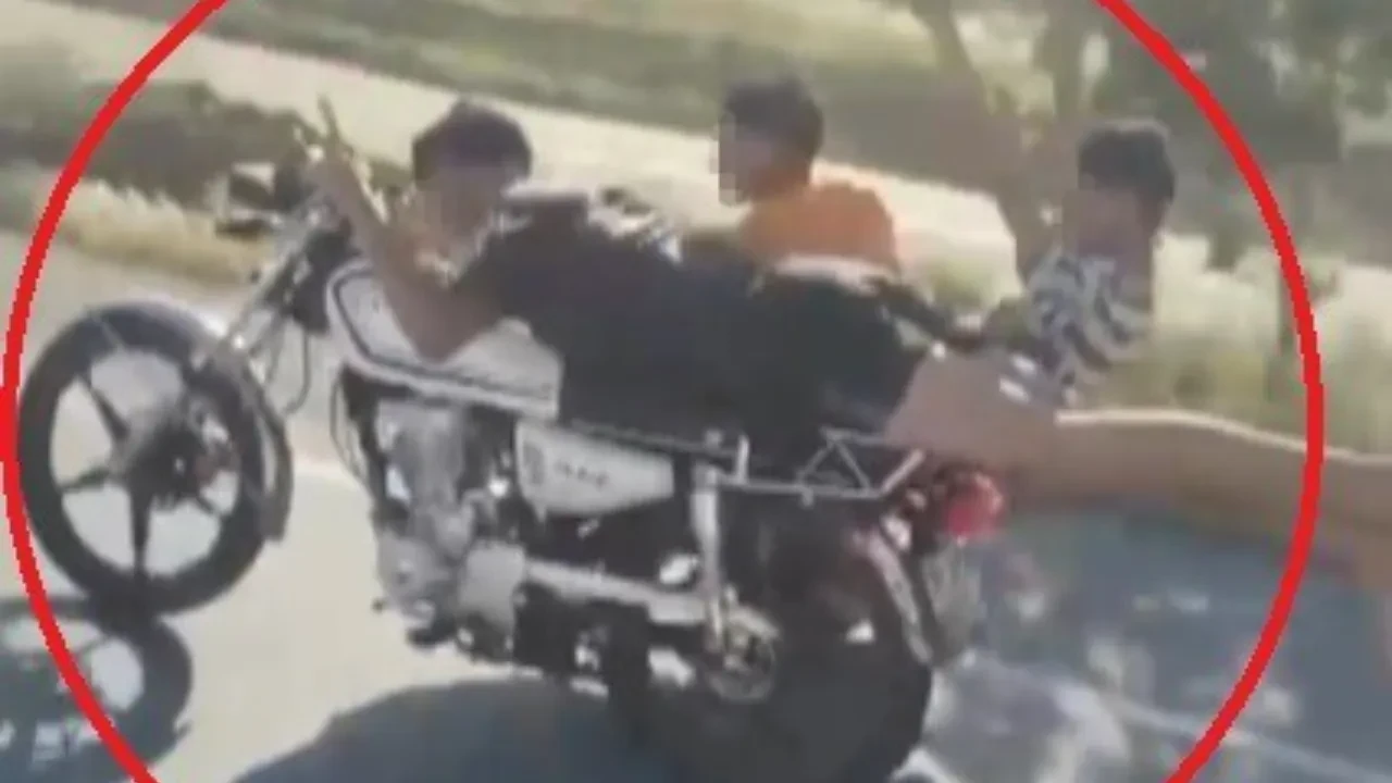 Motosikleti üzerine yatarak sürdü, yediği ceza motosikletin parasını geçti